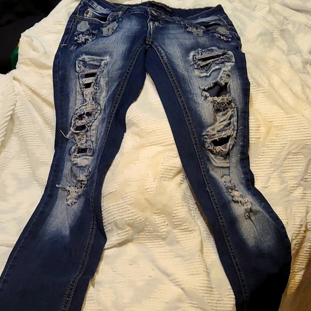 Distressed skinny jeans